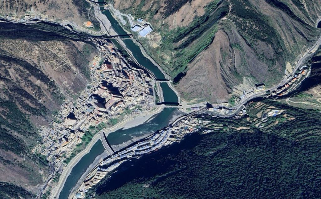雅江县城