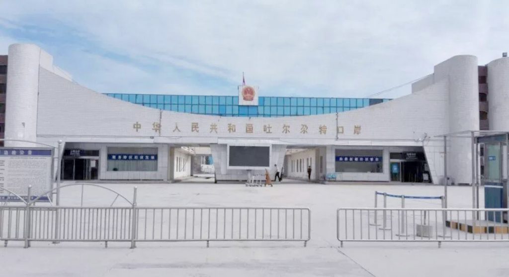 吐尔尕特口岸
