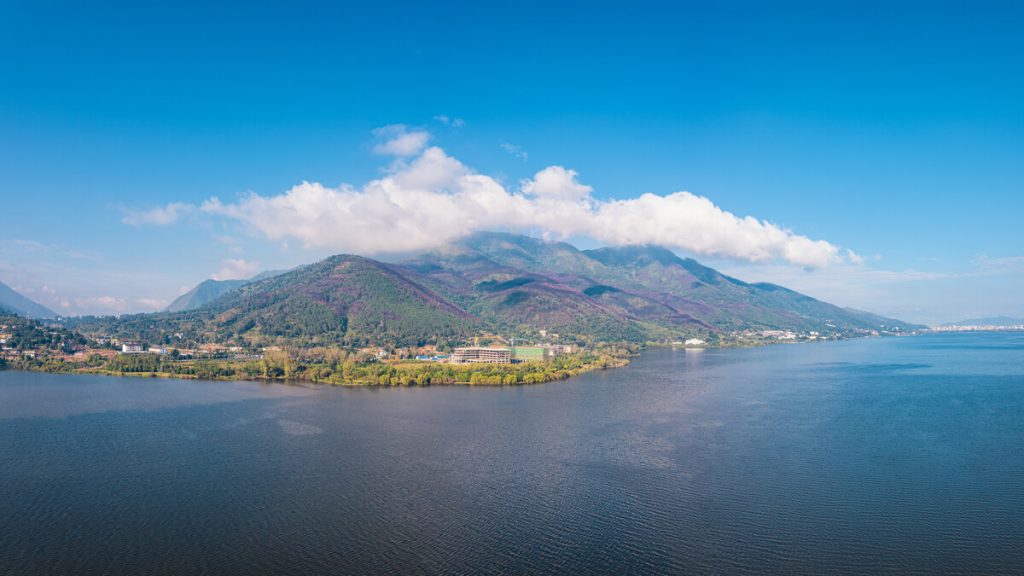 邛海泸山