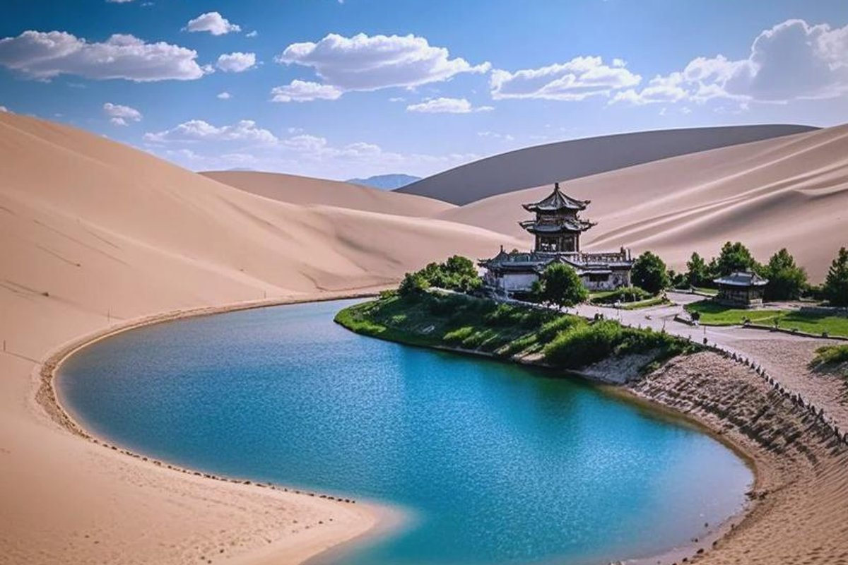 鸣沙山月牙泉
