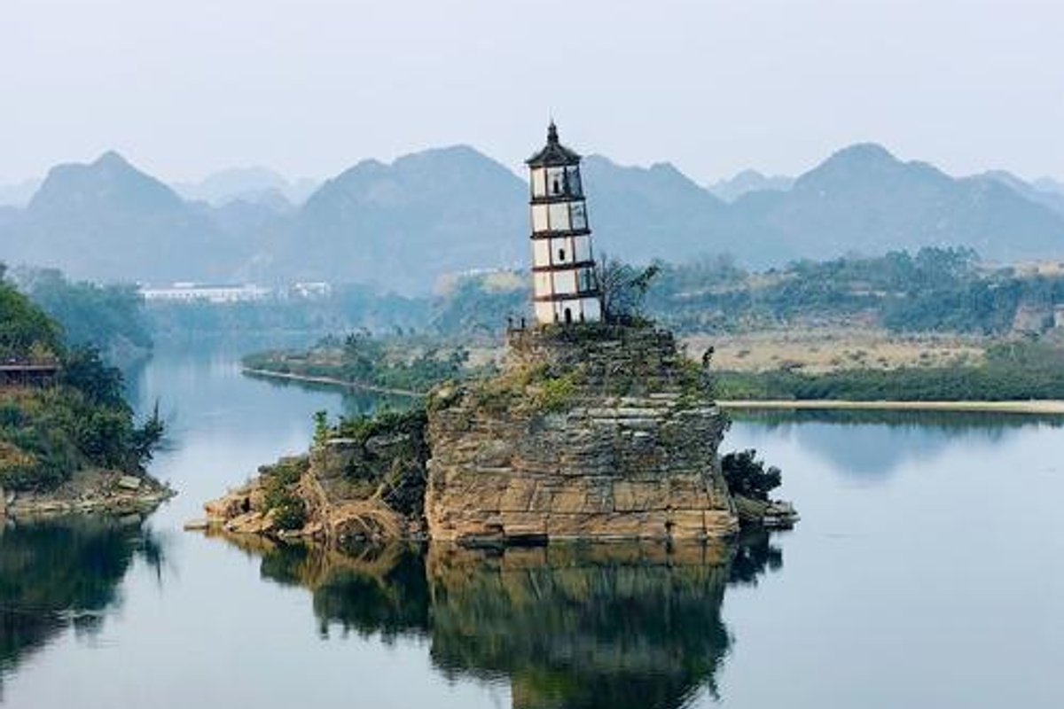 崇左左江斜塔景区